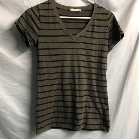 Heart and hips, large olive green, black striped V-neck T-shirt juniors wuc - Picture 1 of 9